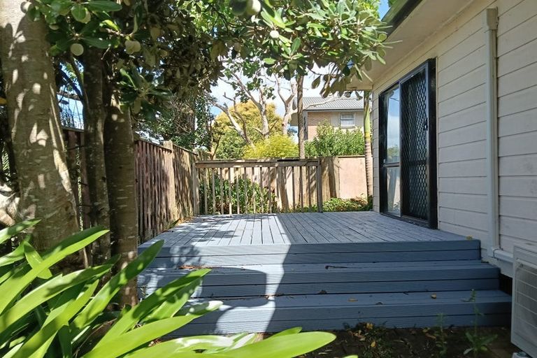 Photo of property in 2/62 Tonar Street, Northcote, Auckland, 0627