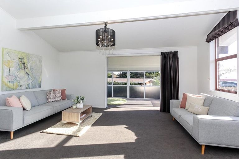 Photo of property in 22 Nevada Drive, Merrilands, New Plymouth, 4312