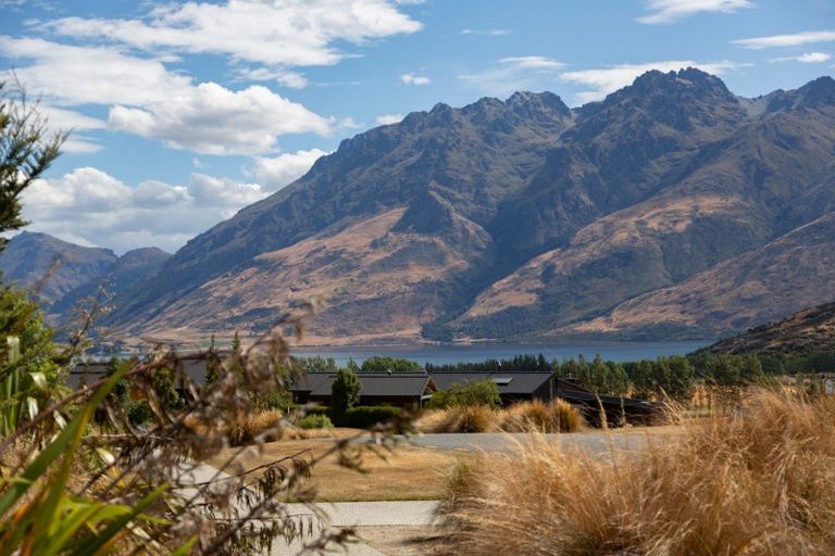 Photo of property in 41 Cappie Drive, Jacks Point, Queenstown, 9371