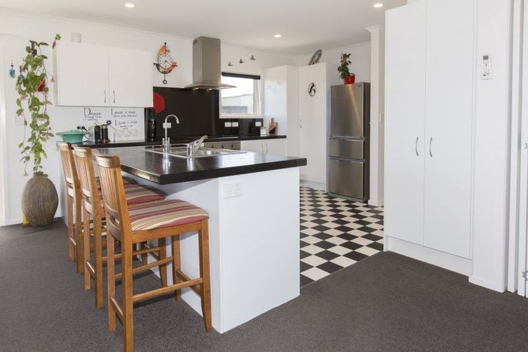 Photo of property in 3 Tua Tua Place, Baylys Beach, Dargaville, 0377