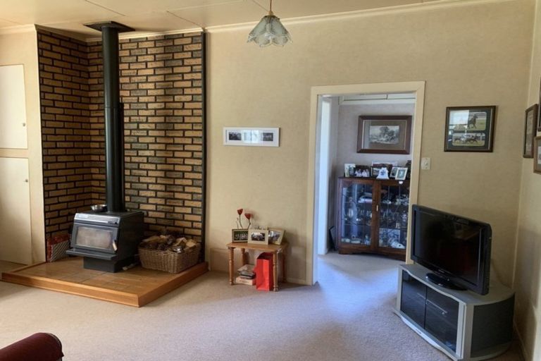 Photo of property in 10 Conway Road, Eltham, 4322