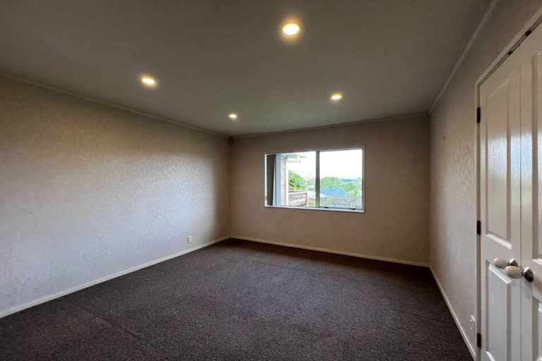 Photo of property in 6 Sandpiper Grove, Unsworth Heights, Auckland, 0632