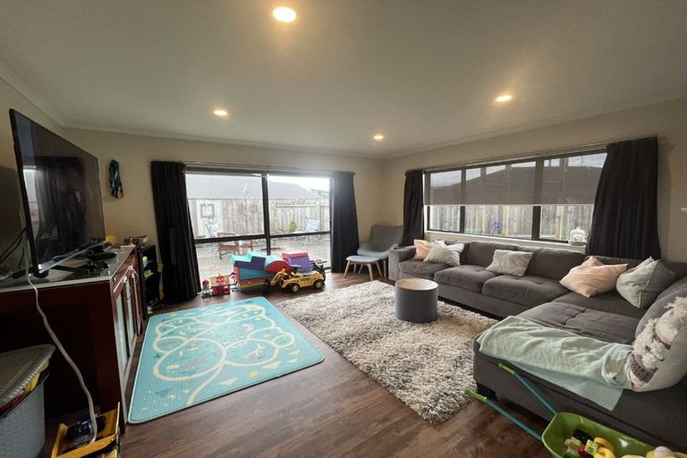 Photo of property in 17 Consort Close, Paraparaumu Beach, Paraparaumu, 5032