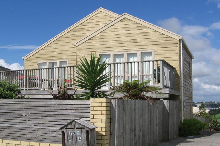 Photo of property in 2/720 East Coast Road, Pinehill, Auckland, 0632