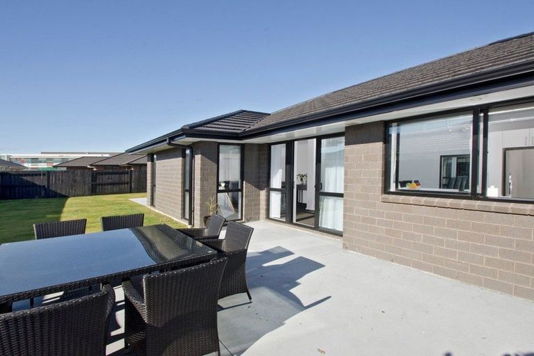 Photo of property in 39 Rainey Crescent, Papamoa Beach, Papamoa, 3118