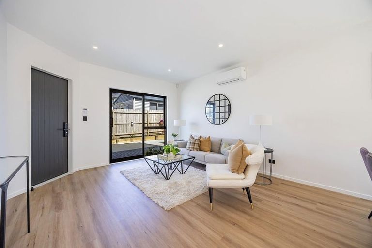 Photo of property in 27d O'donn Avenue, Beach Haven, Auckland, 0626