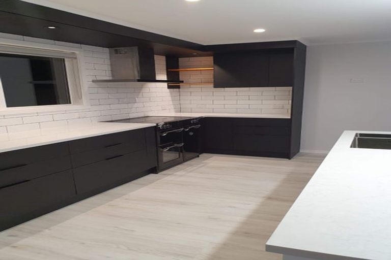 Photo of property in 1/12 Vista Crescent, Maoribank, Upper Hutt, 5018