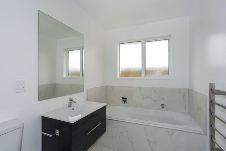 Photo of property in 16 Perla Road, Pukekohe, 2120