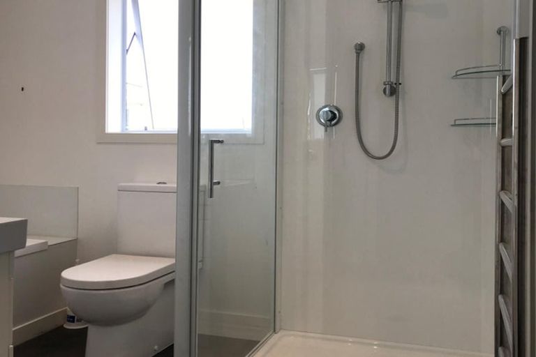 Photo of property in 11a Pinkerton Grove, Newlands, Wellington, 6037