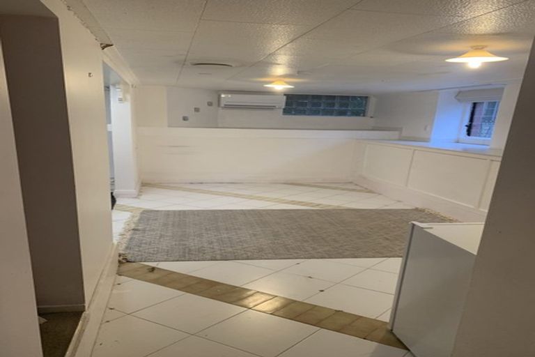 Photo of property in 54 Colchester Crescent, Newlands, Wellington, 6037