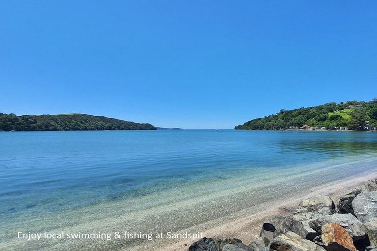 Photo of property in 1082 Sandspit Road, Sandspit, Warkworth, 0982