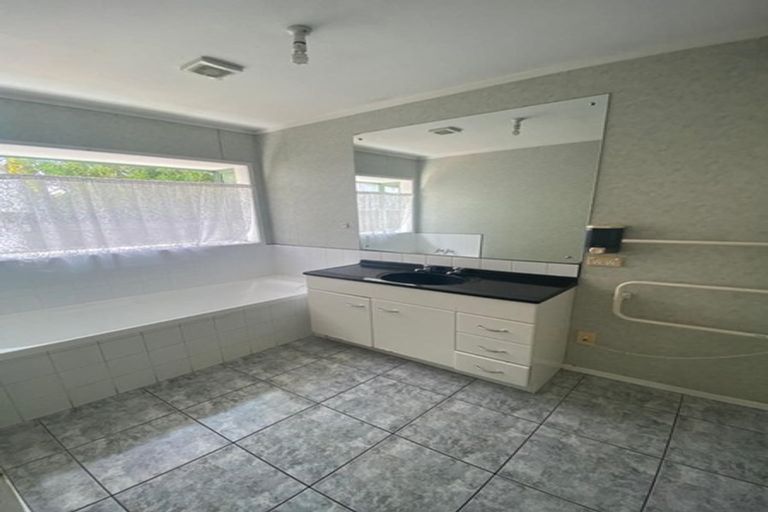 Photo of property in 14 Crail Court, Totara Heights, Auckland, 2105