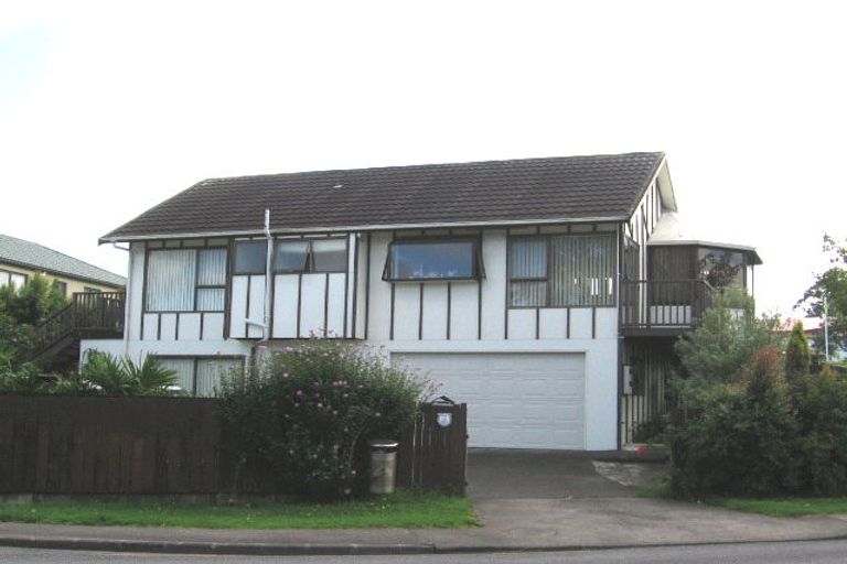 Photo of property in 180 Edmonton Road, Te Atatu South, Auckland, 0610