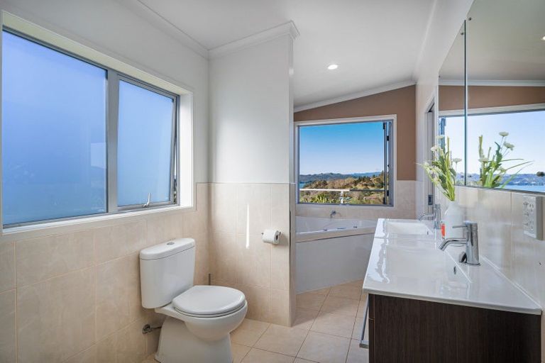 Photo of property in 16 Tironui Place, Whitianga, 3510