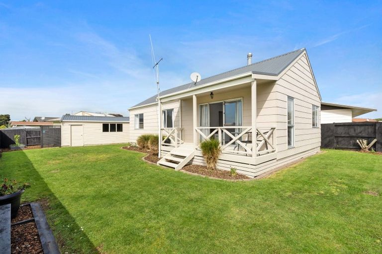 Photo of property in 24 Garland Drive, St Andrews, Hamilton, 3200