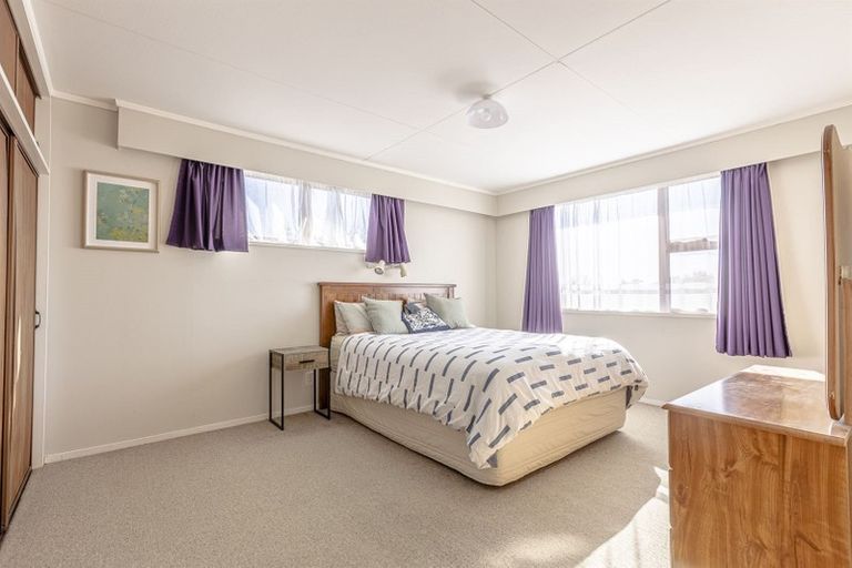 Photo of property in 16 Dunk Place, Milson, Palmerston North, 4414