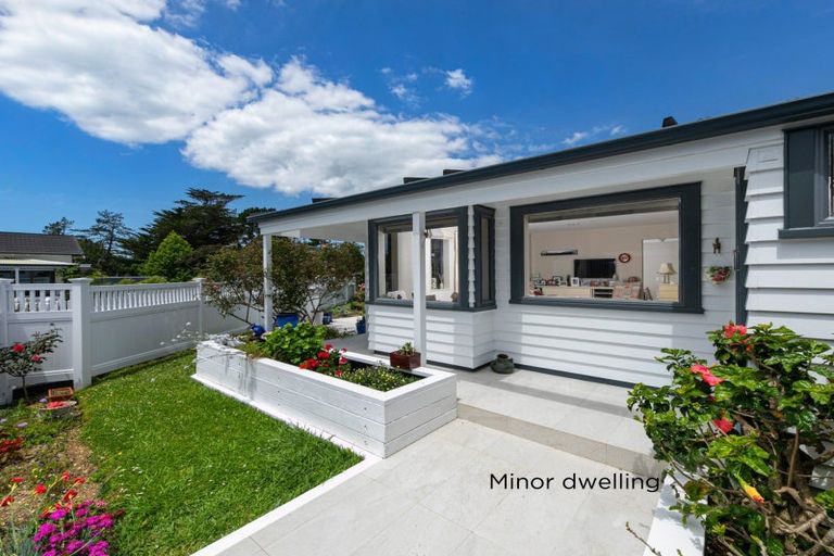 Photo of property in 49a Roland Road, Greenhithe, Auckland, 0632