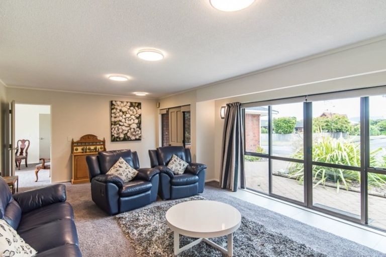 Photo of property in 4 Chilton Drive, Paraparaumu, 5032