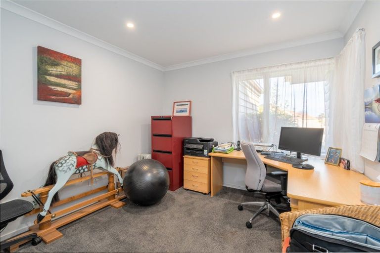 Photo of property in 16 Flaxgrove Place, Parklands, Christchurch, 8083