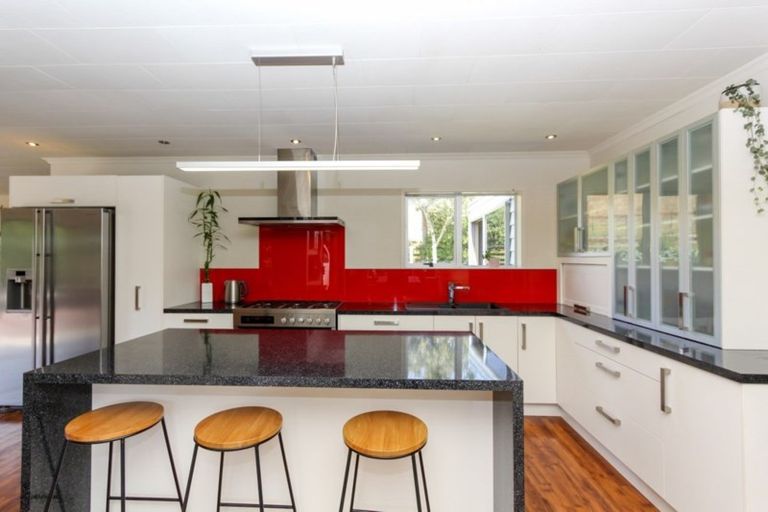 Photo of property in 31 Sealy Road, Omata, New Plymouth, 4374