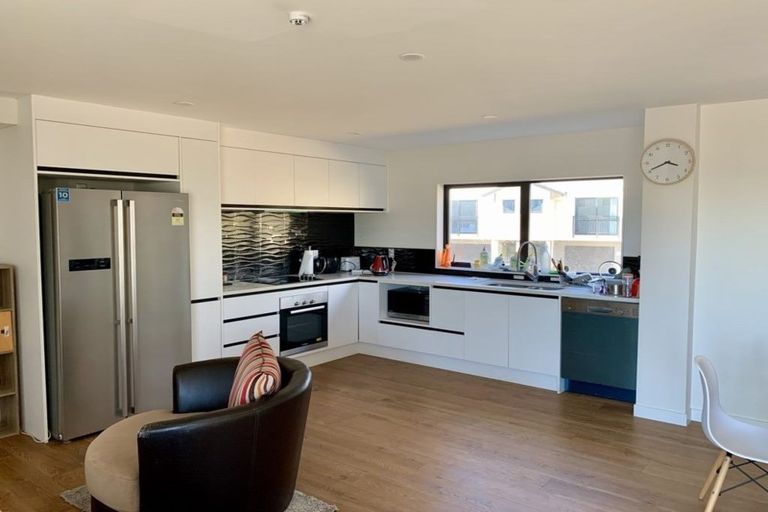 Photo of property in 8 Lilac Lane, Oteha, Auckland, 0632