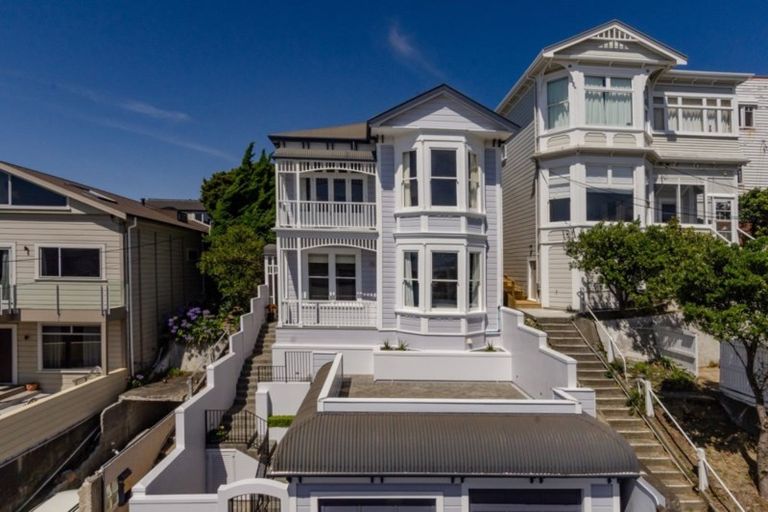 Photo of property in 29 The Crescent, Roseneath, Wellington, 6011