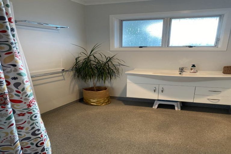 Photo of property in 3 Del Mar Place, Merrilands, New Plymouth, 4312