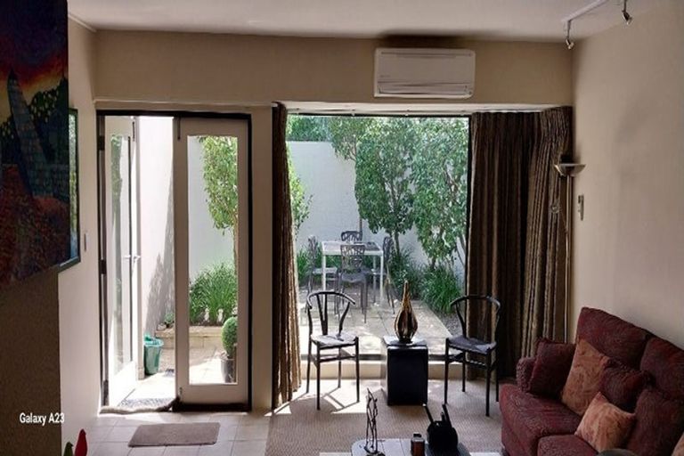 Photo of property in Highwic, 2/32 Hobson Street, Thorndon, Wellington, 6011