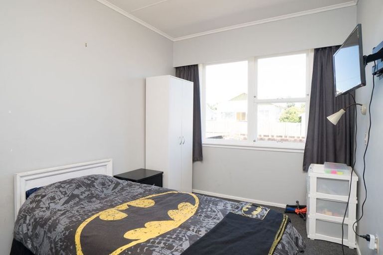 Photo of property in 1 Karaka Street, Hawera, 4610