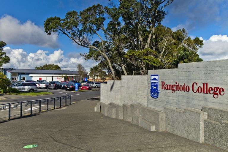 Photo of property in 2/131 Browns Bay Road, Browns Bay, Auckland, 0630