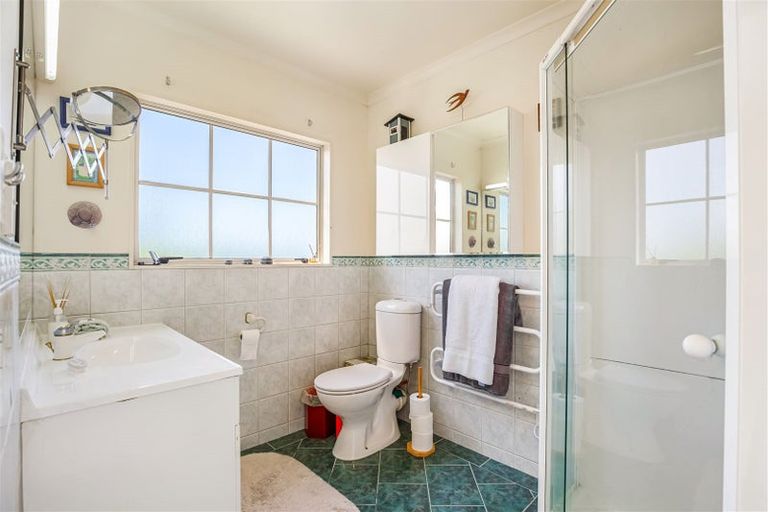 Photo of property in 108 Caribbean Drive, Unsworth Heights, Auckland, 0632