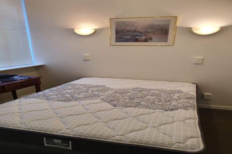 Photo of property in Terrace Tower Apartments, 1d/126 The Terrace, Wellington Central, Wellington, 6011