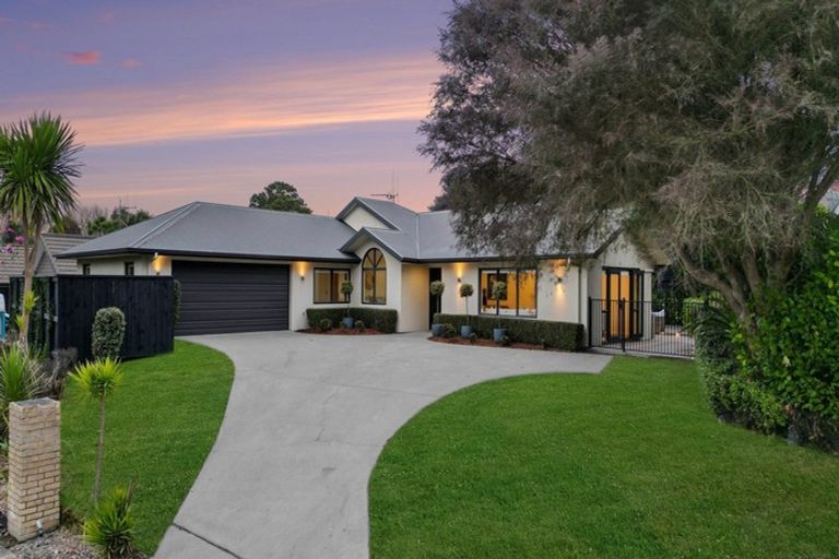 Photo of property in 12 Cabernet Close, Rototuna, Hamilton, 3210