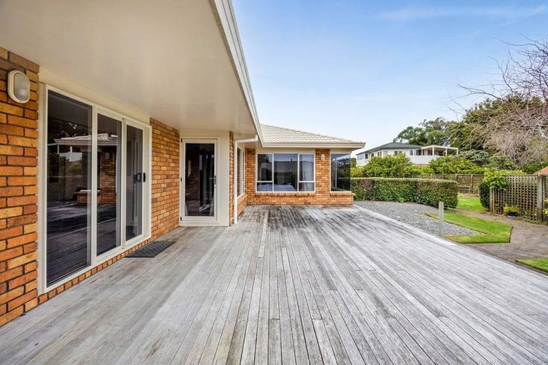 Photo of property in 18 Kinross Drive, Merrilands, New Plymouth, 4312