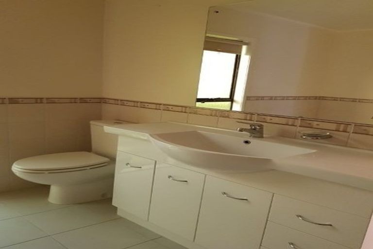 Photo of property in 907 Beach Road, Waiake, Auckland, 0630