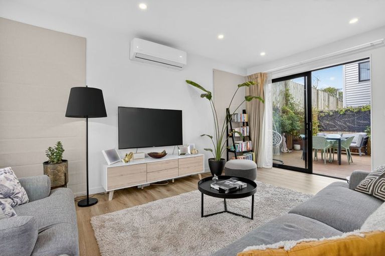 Photo of property in 57b Hogans Road, Glenfield, Auckland, 0629