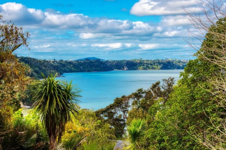 Photo of property in 7 Opou Road, Titirangi, Auckland, 0604