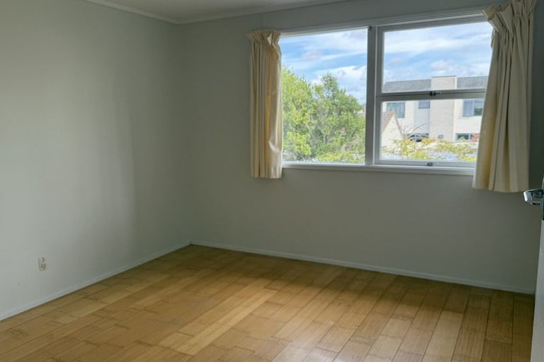 Photo of property in 18a Dallinghoe Crescent, Milford, Auckland, 0620