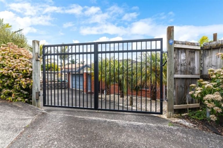 Photo of property in 10 Roy Maloney Drive, Henderson, Auckland, 0612