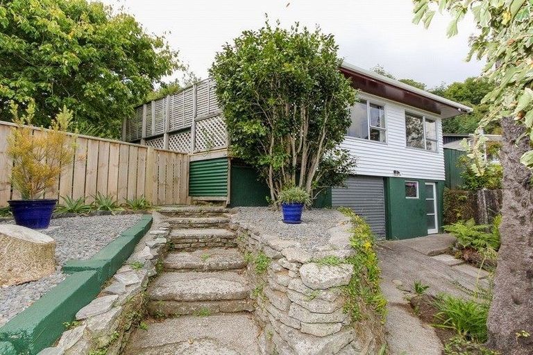 Photo of property in 27 Beaumont Crescent, Frankleigh Park, New Plymouth, 4310