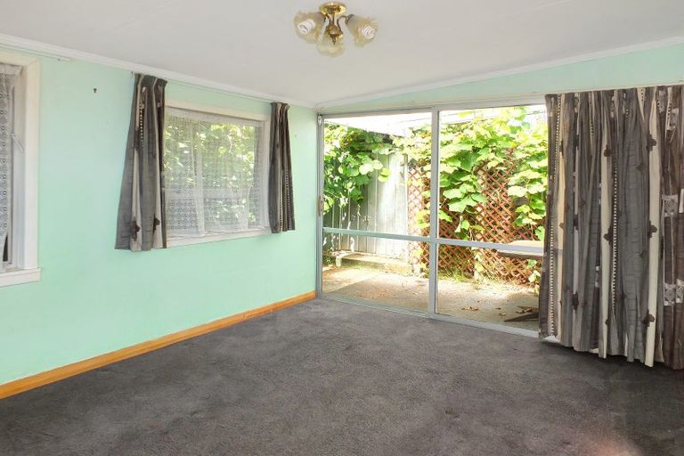 Photo of property in 7 Beach Street, Tangimoana, 4822