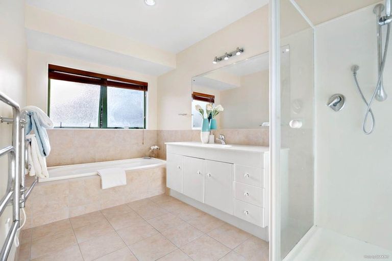 Photo of property in 6 Orohena Close, Northpark, Auckland, 2013