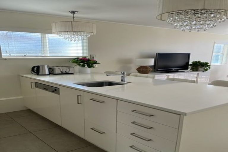 Photo of property in 2/130 Oriental Parade, Oriental Bay, Wellington, 6011