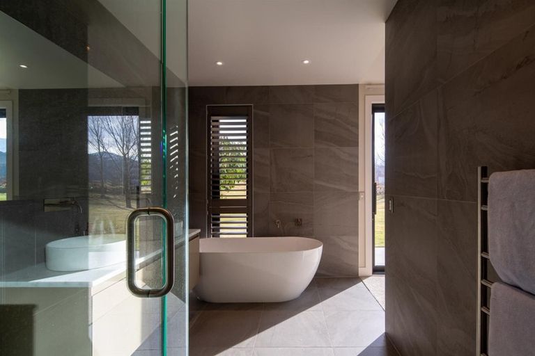 Photo of property in 7 Bendemeer Lane, Lake Hayes, Queenstown, 9371