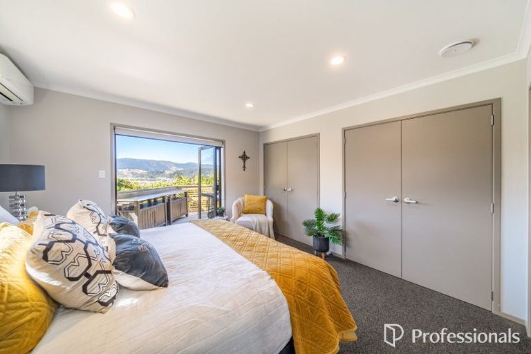Photo of property in 35 Percy Kinsman Crescent, Riverstone Terraces, Upper Hutt, 5018