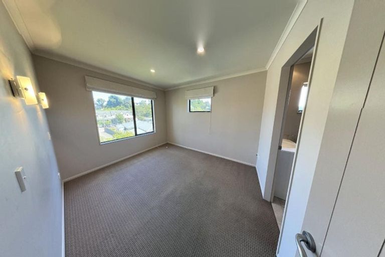Photo of property in Te Kakariki Apartments, 1/1 Wellington Road, Paekakariki, 5034