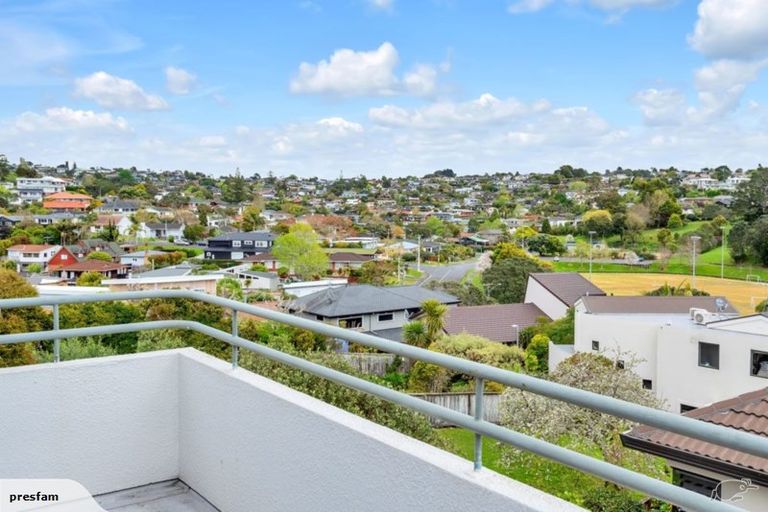 Photo of property in 1/15 Newhaven Terrace, Mairangi Bay, Auckland, 0630