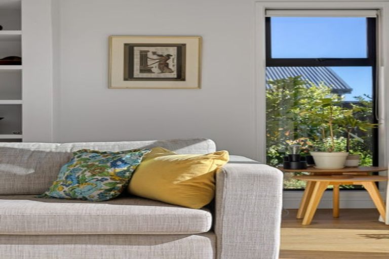 Photo of property in 5 Earhart Lane, Wigram, Christchurch, 8042