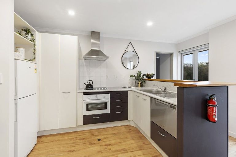 Photo of property in Terrace Heights Apartments, 10a/163 The Terrace, Wellington Central, Wellington, 6011