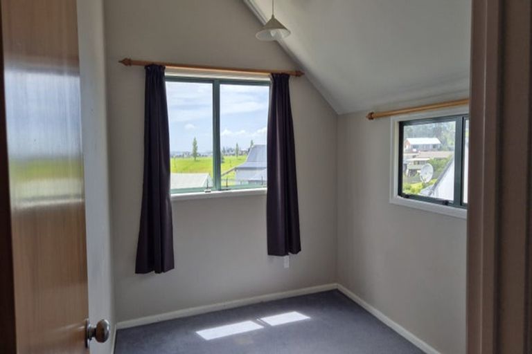Photo of property in 2/485 Don Buck Road, Massey, Auckland, 0614